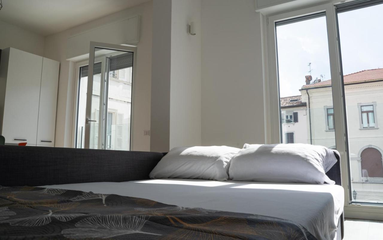 Piazza XX Settembre - Feel The Centre Apartment Lecco Exterior photo