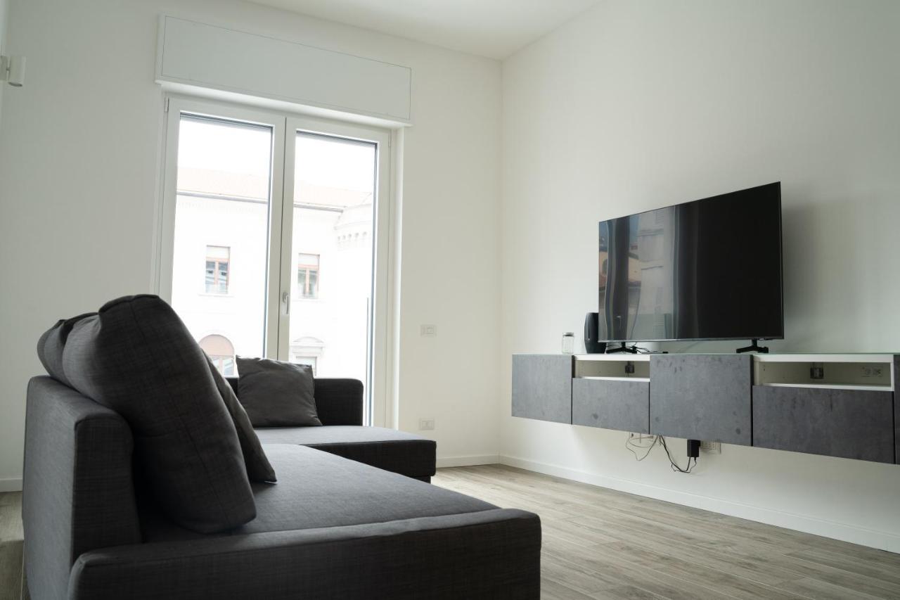 Piazza XX Settembre - Feel The Centre Apartment Lecco Exterior photo